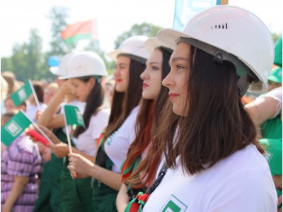 Краса стройки в лице 5 девчонок